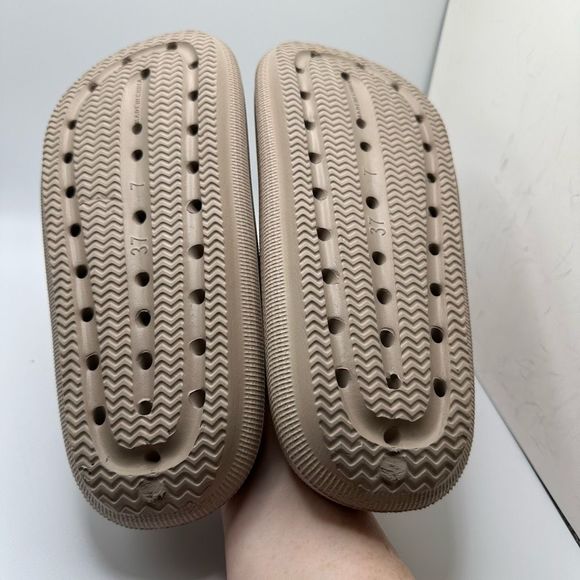 CUSHIONAIRE Women's cloud recovery slide sandals with +Comfort 7 KHAKI - Picture 5 of 7